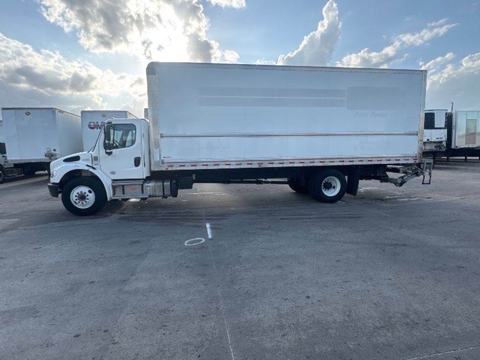 Medium Duty Box Truck-Light and Medium Duty Trucks-Freightliner-2022-M2-Carrollton-TX-82,256\n\t\tmiles-$ 80,250 - Image 4