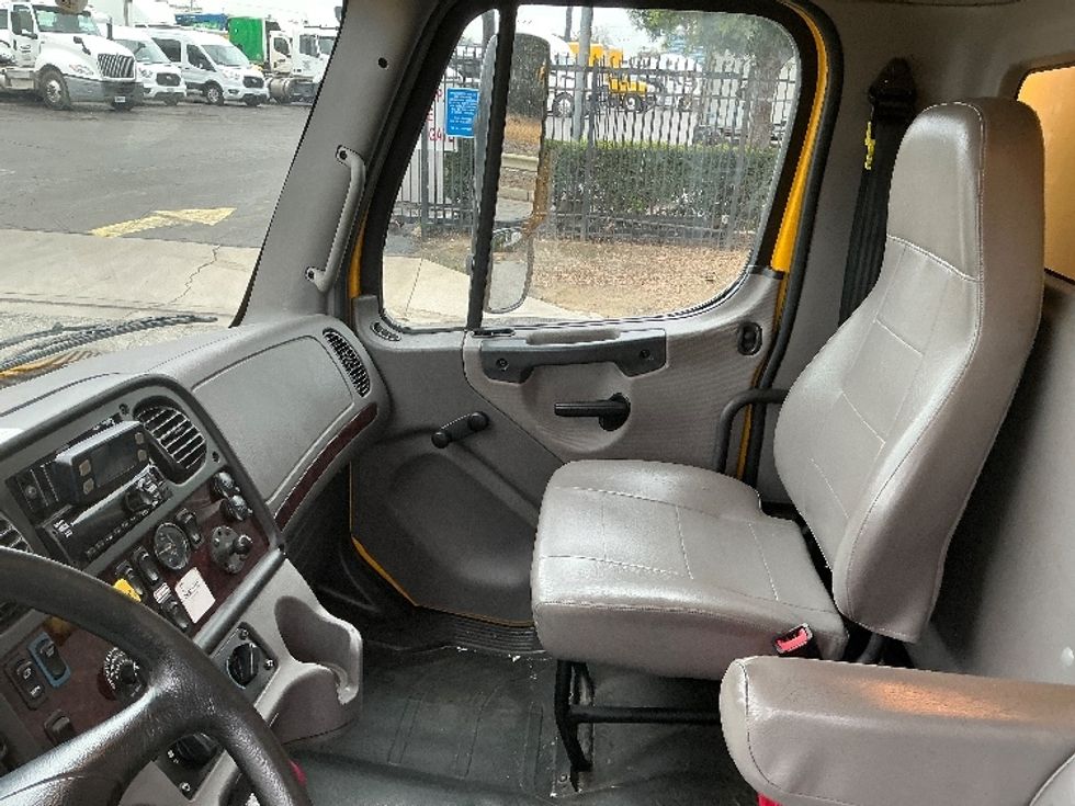 Medium Duty Box Truck-Light and Medium Duty Trucks-Freightliner-2022-M2-Carson-CA-97,247\n\t\tmiles-$ 79,000 - Image 19