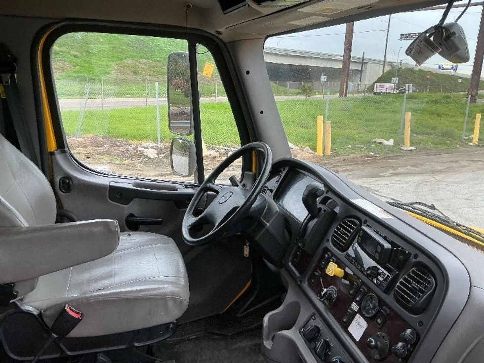 Medium Duty Box Truck-Light and Medium Duty Trucks-Freightliner-2022-M2-Carson-CA-97,247\n\t\tmiles-$ 79,000 - Image 22