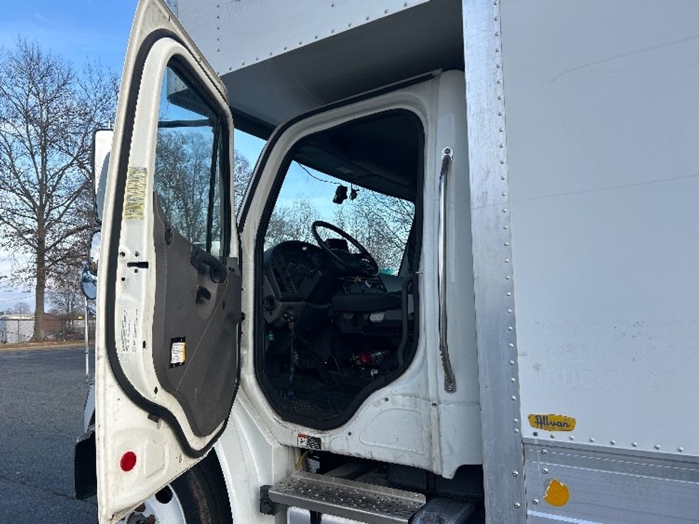 Medium Duty Box Truck-Light and Medium Duty Trucks-Freightliner-2022-M2-Charlotte-NC-125,765\n\t\tmiles-$ 80,750 - Image 14