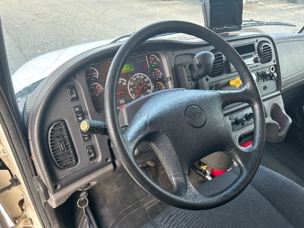 Medium Duty Box Truck-Light and Medium Duty Trucks-Freightliner-2022-M2-Charlotte-NC-125,765\n\t\tmiles-$ 80,750 - Image 15