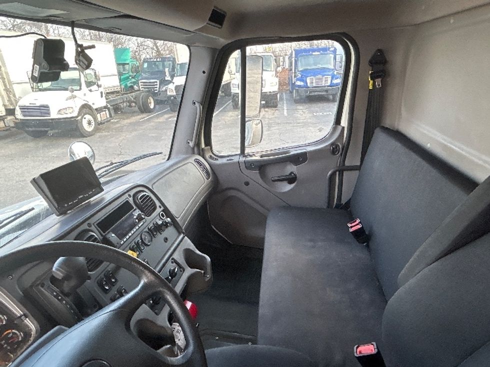 Medium Duty Box Truck-Light and Medium Duty Trucks-Freightliner-2022-M2-Charlotte-NC-125,765\n\t\tmiles-$ 80,750 - Image 17