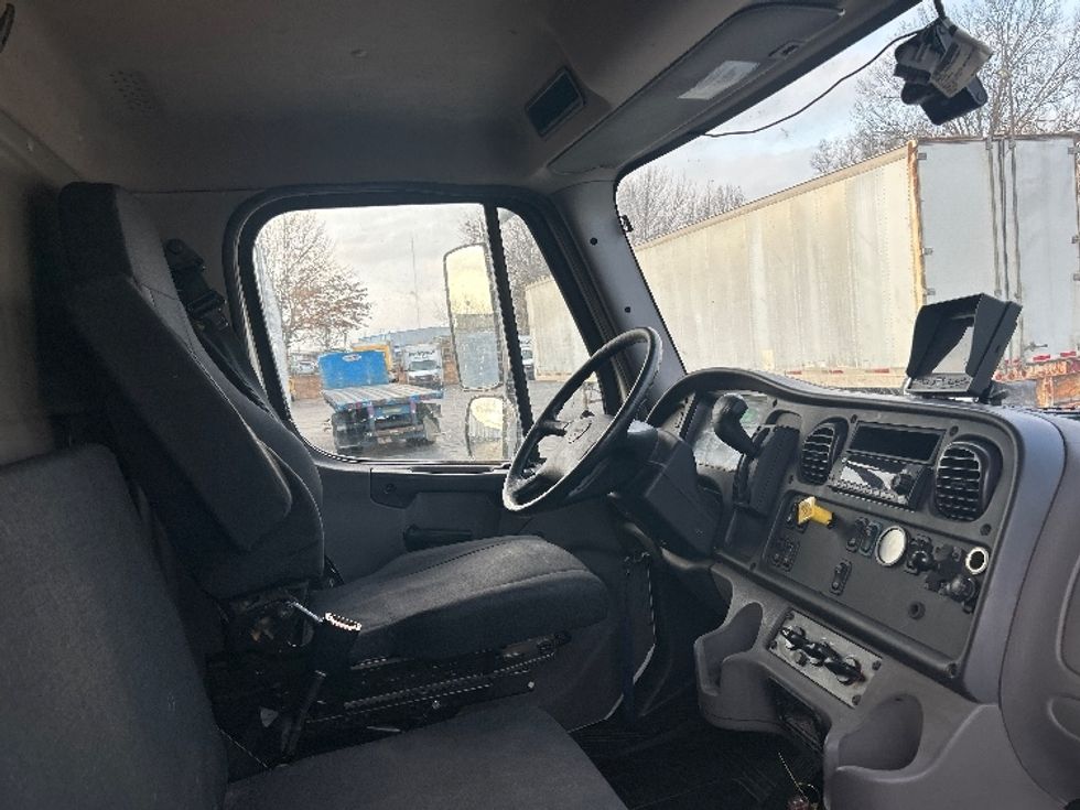 Medium Duty Box Truck-Light and Medium Duty Trucks-Freightliner-2022-M2-Charlotte-NC-125,765\n\t\tmiles-$ 80,750 - Image 20