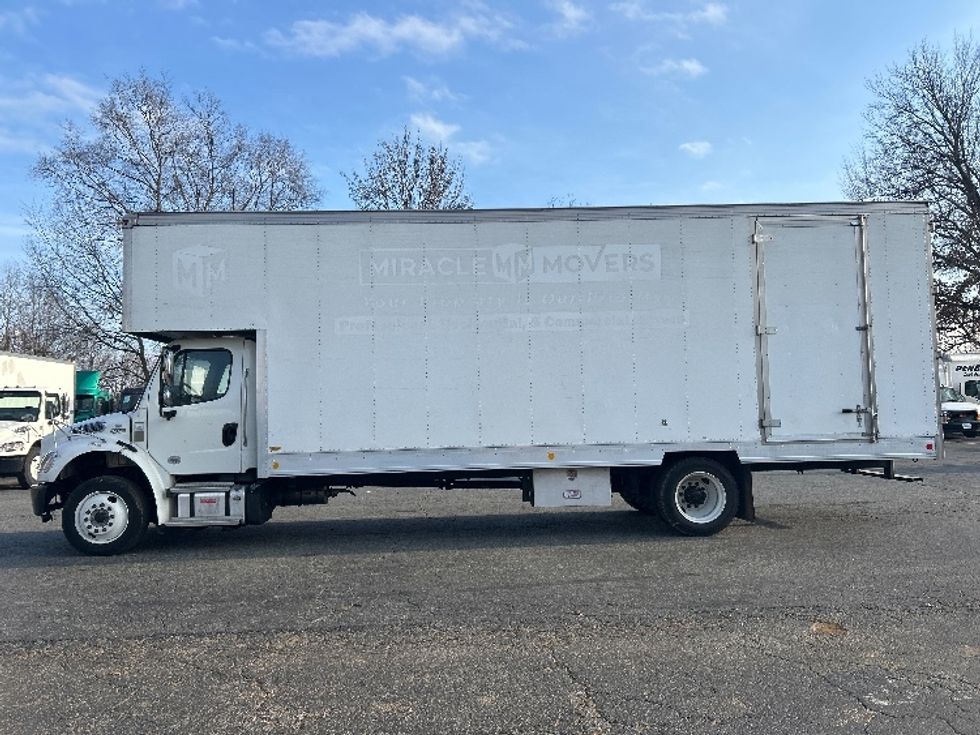 Medium Duty Box Truck-Light and Medium Duty Trucks-Freightliner-2022-M2-Charlotte-NC-125,765\n\t\tmiles-$ 80,750 - Image 4