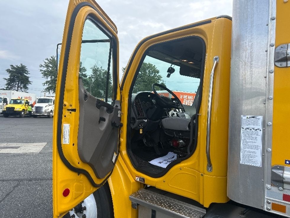 Medium Duty Box Truck-Light and Medium Duty Trucks-Freightliner-2022-M2-Charlotte-NC-214,030\n\t\tmiles-$ 56,250 - Image 16