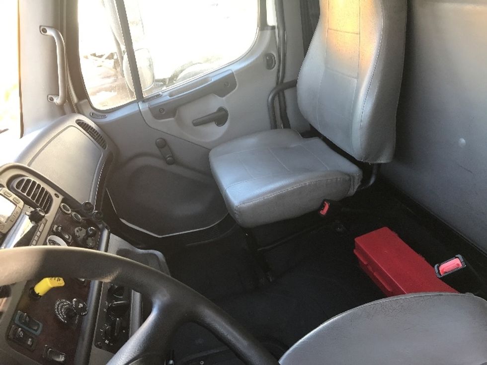 Medium Duty Box Truck-Light and Medium Duty Trucks-Freightliner-2022-M2-Charlotte-NC-280,180\n\t\tmiles-$ 45,000 - Image 17