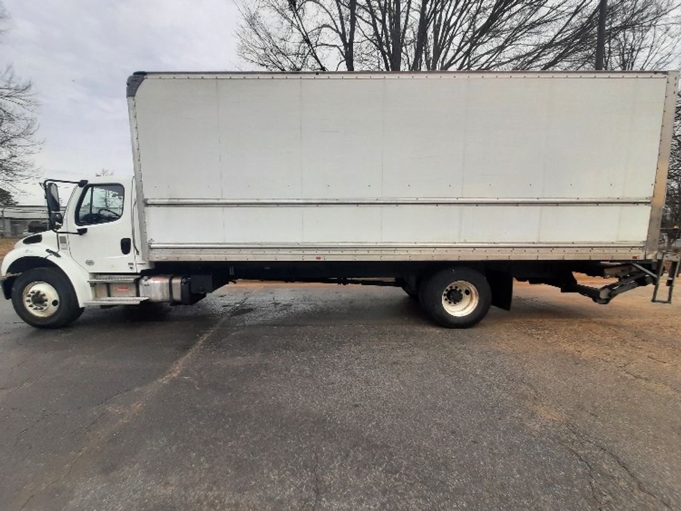 Medium Duty Box Truck-Light and Medium Duty Trucks-Freightliner-2022-M2-Charlotte-NC-280,180\n\t\tmiles-$ 45,000 - Image 4