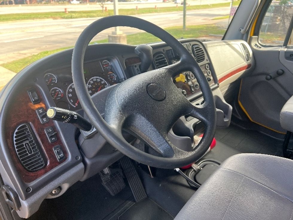 Medium Duty Box Truck-Light and Medium Duty Trucks-Freightliner-2022-M2-Chattanooga-TN-235,556\n\t\tmiles-$ 47,750 - Image 17