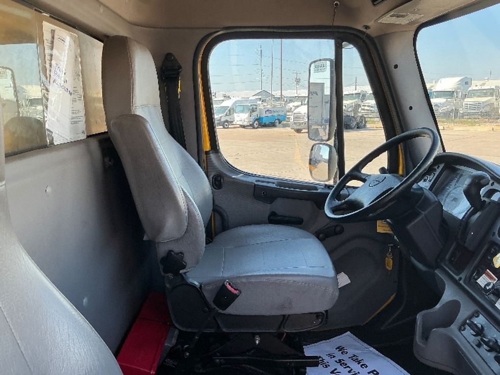 Medium Duty Box Truck-Light and Medium Duty Trucks-Freightliner-2022-M2-Chesapeake-VA-234,515\n\t\tmiles-$ 48,000 - Image 22