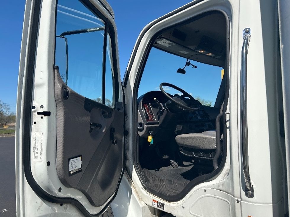 Medium Duty Box Truck-Light and Medium Duty Trucks-Freightliner-2022-M2-Chicopee-MA-225,369\n\t\tmiles-$ 55,250 - Image 16