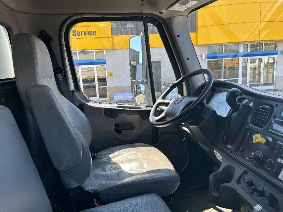 Medium Duty Box Truck-Light and Medium Duty Trucks-Freightliner-2022-M2-Chicopee-MA-225,369\n\t\tmiles-$ 55,250 - Image 22