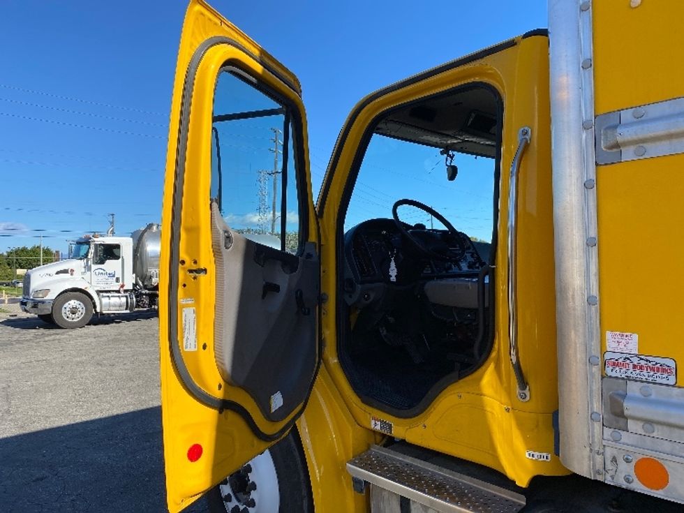 Medium Duty Box Truck-Light and Medium Duty Trucks-Freightliner-2022-M2-Chino-CA-111,343\n\t\tmiles-$ 76,500 - Image 14