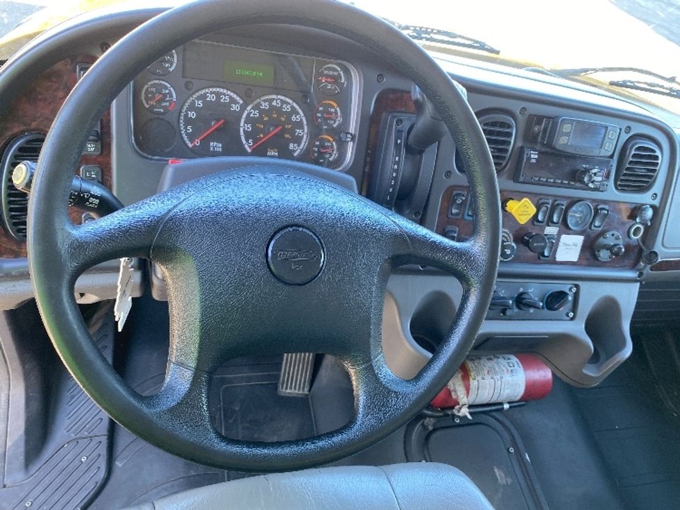 Medium Duty Box Truck-Light and Medium Duty Trucks-Freightliner-2022-M2-Chino-CA-111,343\n\t\tmiles-$ 76,500 - Image 16