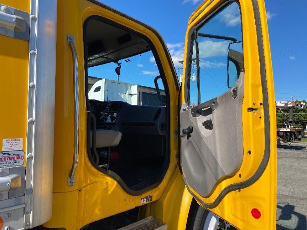 Medium Duty Box Truck-Light and Medium Duty Trucks-Freightliner-2022-M2-Chino-CA-111,343\n\t\tmiles-$ 76,500 - Image 17