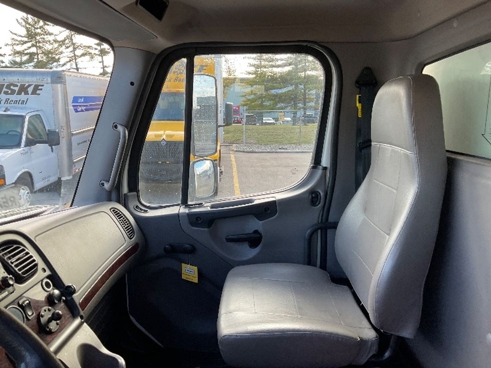 Medium Duty Box Truck-Light and Medium Duty Trucks-Freightliner-2022-M2-Cincinnati-OH-168,808\n\t\tmiles-$ 66,000 - Image 18
