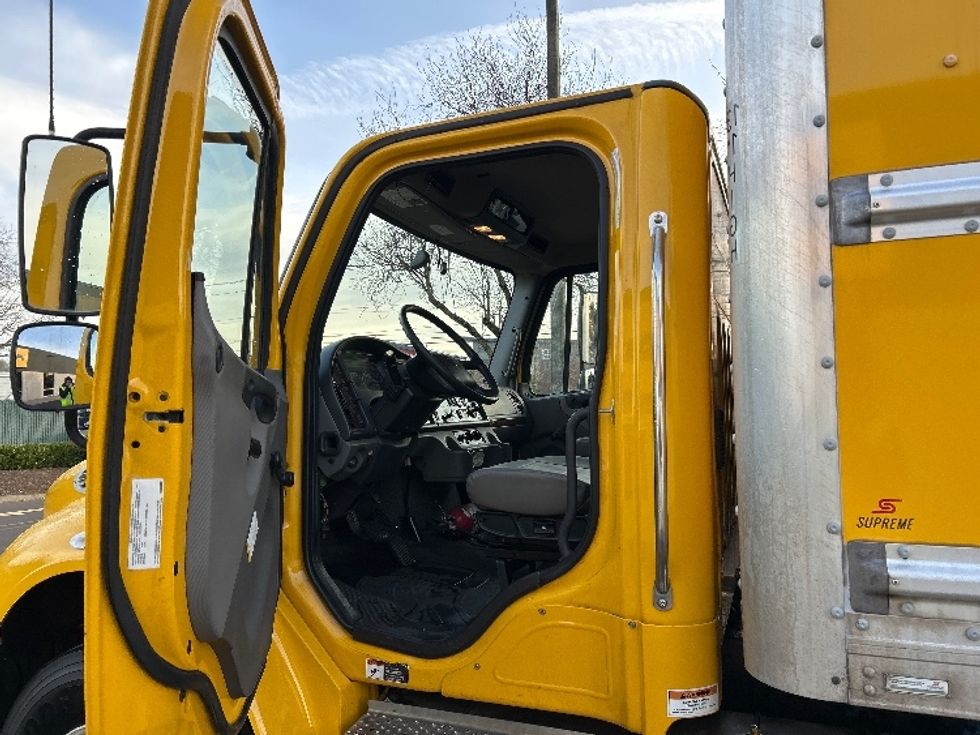 Medium Duty Box Truck-Light and Medium Duty Trucks-Freightliner-2022-M2-Clackamas-OR-257,456\n\t\tmiles-$ 39,500 - Image 16