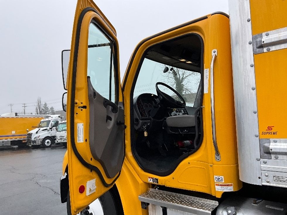 Medium Duty Box Truck-Light and Medium Duty Trucks-Freightliner-2022-M2-Clackamas-OR-77,950\n\t\tmiles-$ 78,750 - Image 16