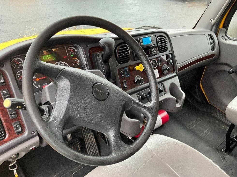 Medium Duty Box Truck-Light and Medium Duty Trucks-Freightliner-2022-M2-Clackamas-OR-77,950\n\t\tmiles-$ 78,750 - Image 17