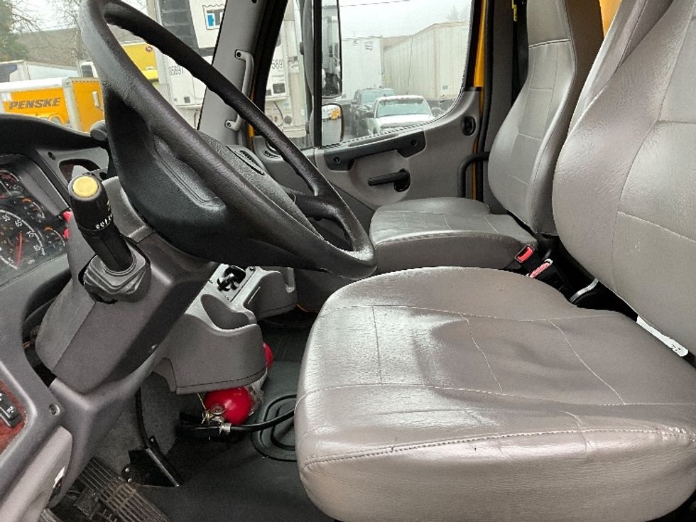 Medium Duty Box Truck-Light and Medium Duty Trucks-Freightliner-2022-M2-Clackamas-OR-77,950\n\t\tmiles-$ 78,750 - Image 19