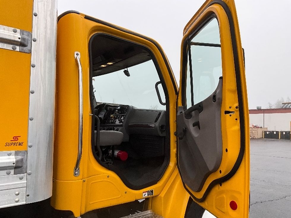 Medium Duty Box Truck-Light and Medium Duty Trucks-Freightliner-2022-M2-Clackamas-OR-77,950\n\t\tmiles-$ 78,750 - Image 20