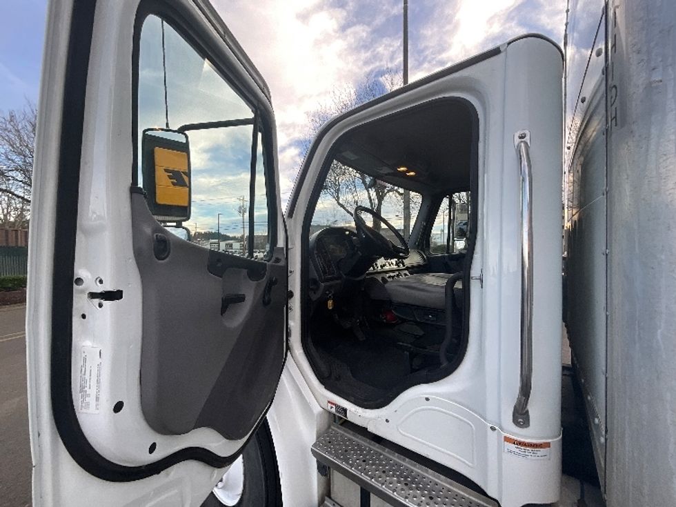Medium Duty Box Truck-Light and Medium Duty Trucks-Freightliner-2022-M2-Clackamas-OR-95,479\n\t\tmiles-$ 78,750 - Image 16