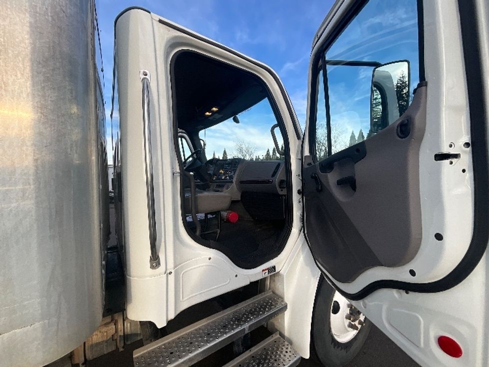 Medium Duty Box Truck-Light and Medium Duty Trucks-Freightliner-2022-M2-Clackamas-OR-95,479\n\t\tmiles-$ 78,750 - Image 20