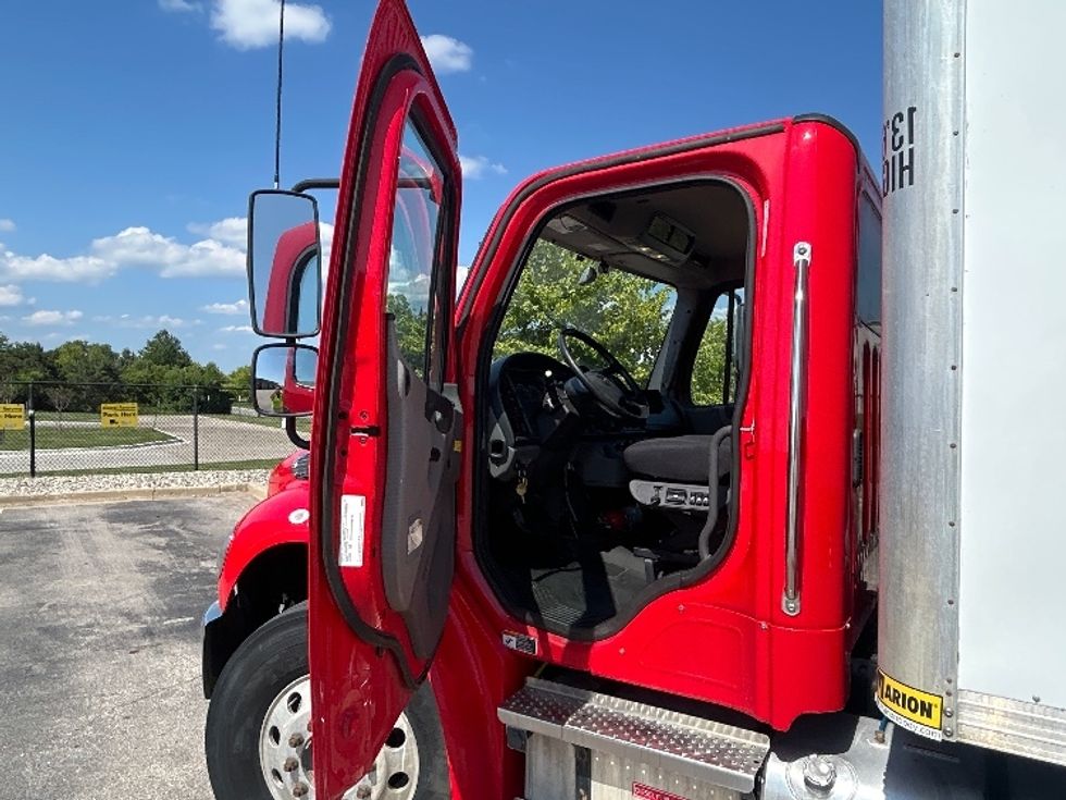 Medium Duty Box Truck-Light and Medium Duty Trucks-Freightliner-2022-M2-Clarksville-IN-235,929\n\t\tmiles-$ 50,000 - Image 16