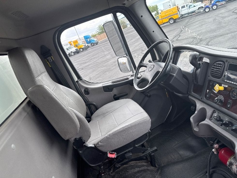 Medium Duty Box Truck-Light and Medium Duty Trucks-Freightliner-2022-M2-Colorado Springs-CO-52,463\n\t\tmiles-$ 88,750 - Image 22
