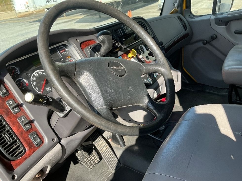 Medium Duty Box Truck-Light and Medium Duty Trucks-Freightliner-2022-M2-Columbus-GA-153,370\n\t\tmiles-$ 59,000 - Image 17