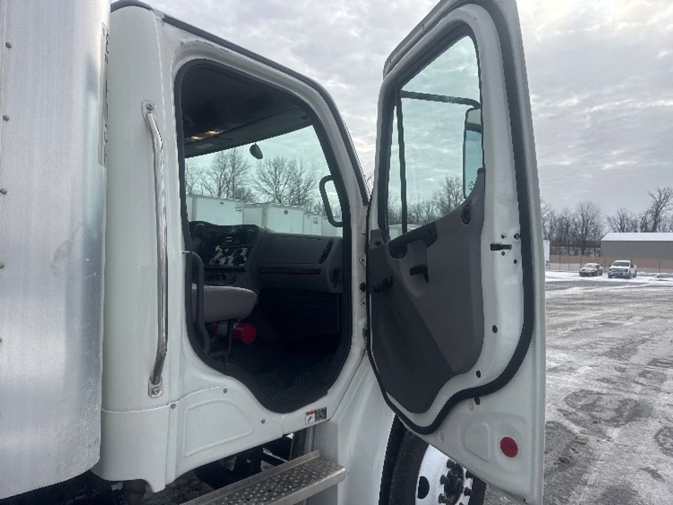 Medium Duty Box Truck-Light and Medium Duty Trucks-Freightliner-2022-M2-Columbus-OH-195,402\n\t\tmiles-$ 51,750 - Image 20