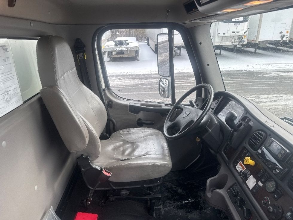 Medium Duty Box Truck-Light and Medium Duty Trucks-Freightliner-2022-M2-Columbus-OH-195,402\n\t\tmiles-$ 51,750 - Image 22