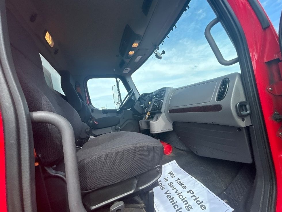 Medium Duty Box Truck-Light and Medium Duty Trucks-Freightliner-2022-M2-Columbus-OH-210,310\n\t\tmiles-$ 53,750 - Image 12