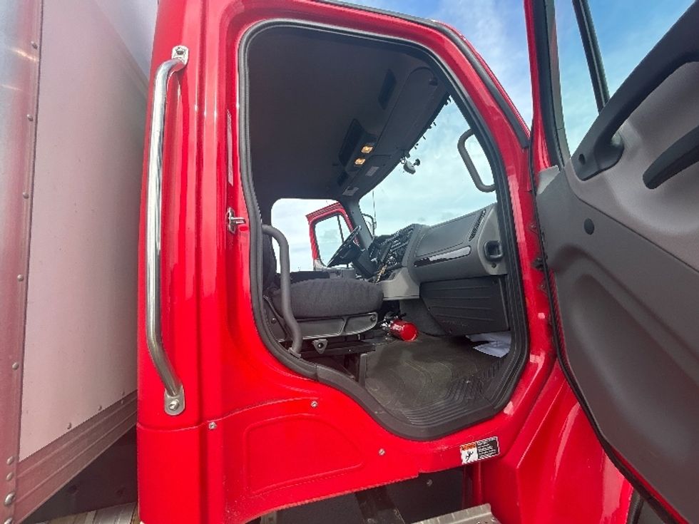Medium Duty Box Truck-Light and Medium Duty Trucks-Freightliner-2022-M2-Columbus-OH-210,310\n\t\tmiles-$ 53,750 - Image 20