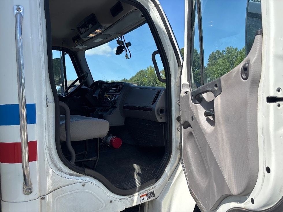 Medium Duty Box Truck-Light and Medium Duty Trucks-Freightliner-2022-M2-Concord-NC-217,638\n\t\tmiles-$ 64,000 - Image 20