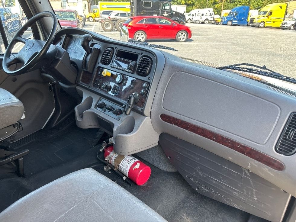 Medium Duty Box Truck-Light and Medium Duty Trucks-Freightliner-2022-M2-Concord-NC-217,638\n\t\tmiles-$ 64,000 - Image 21