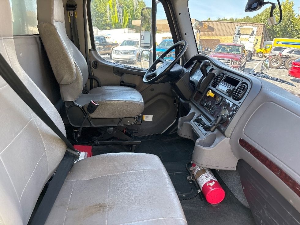 Medium Duty Box Truck-Light and Medium Duty Trucks-Freightliner-2022-M2-Concord-NC-217,638\n\t\tmiles-$ 64,000 - Image 22