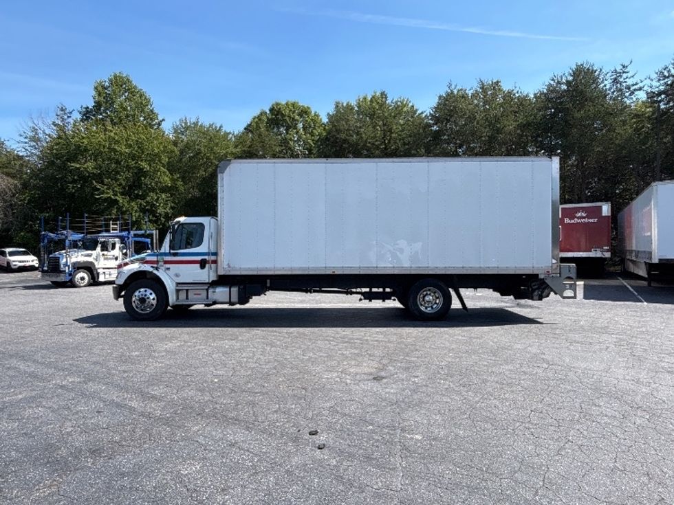 Medium Duty Box Truck-Light and Medium Duty Trucks-Freightliner-2022-M2-Concord-NC-217,638\n\t\tmiles-$ 64,000 - Image 4