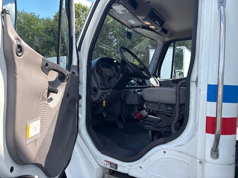 Medium Duty Box Truck-Light and Medium Duty Trucks-Freightliner-2022-M2-Concord-NC-237,484\n\t\tmiles-$ 60,000 - Image 16