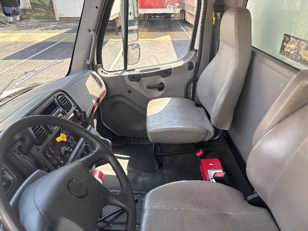 Medium Duty Box Truck-Light and Medium Duty Trucks-Freightliner-2022-M2-Concord-NC-237,484\n\t\tmiles-$ 60,000 - Image 19