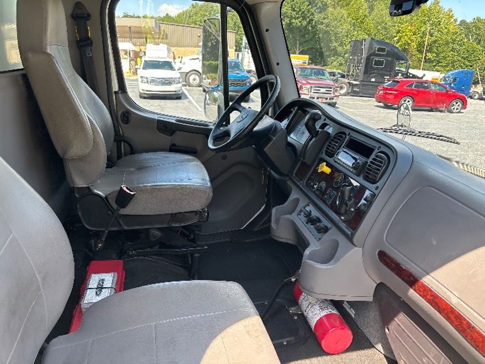 Medium Duty Box Truck-Light and Medium Duty Trucks-Freightliner-2022-M2-Concord-NC-237,484\n\t\tmiles-$ 60,000 - Image 22