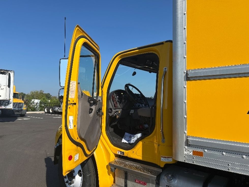 Medium Duty Box Truck-Light and Medium Duty Trucks-Freightliner-2022-M2-Concord-NC-237,755\n\t\tmiles-$ 51,500 - Image 16
