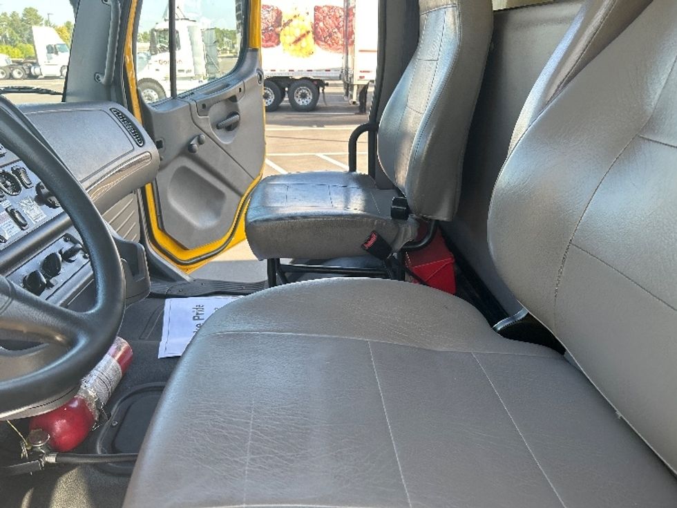 Medium Duty Box Truck-Light and Medium Duty Trucks-Freightliner-2022-M2-Concord-NC-237,755\n\t\tmiles-$ 51,500 - Image 19