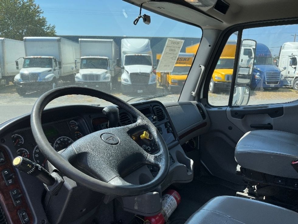 Medium Duty Box Truck-Light and Medium Duty Trucks-Freightliner-2022-M2-Concord-NC-328,106\n\t\tmiles-$ 35,750 - Image 16