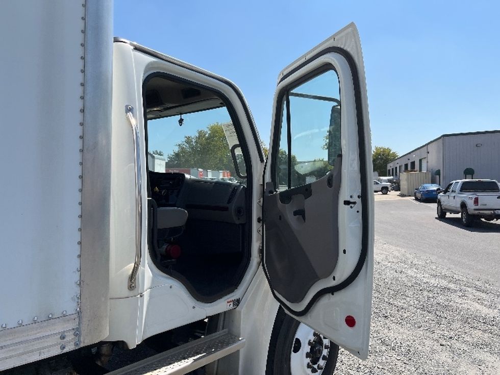 Medium Duty Box Truck-Light and Medium Duty Trucks-Freightliner-2022-M2-Concord-NC-328,106\n\t\tmiles-$ 35,750 - Image 19