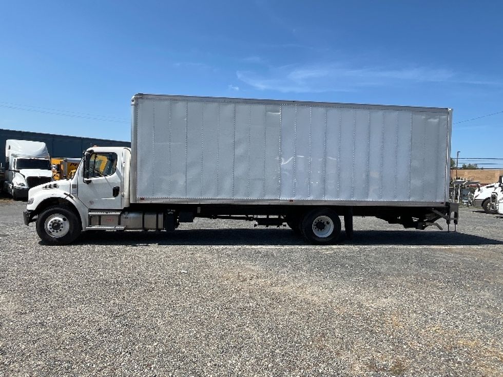 Medium Duty Box Truck-Light and Medium Duty Trucks-Freightliner-2022-M2-Concord-NC-328,106\n\t\tmiles-$ 35,750 - Image 4