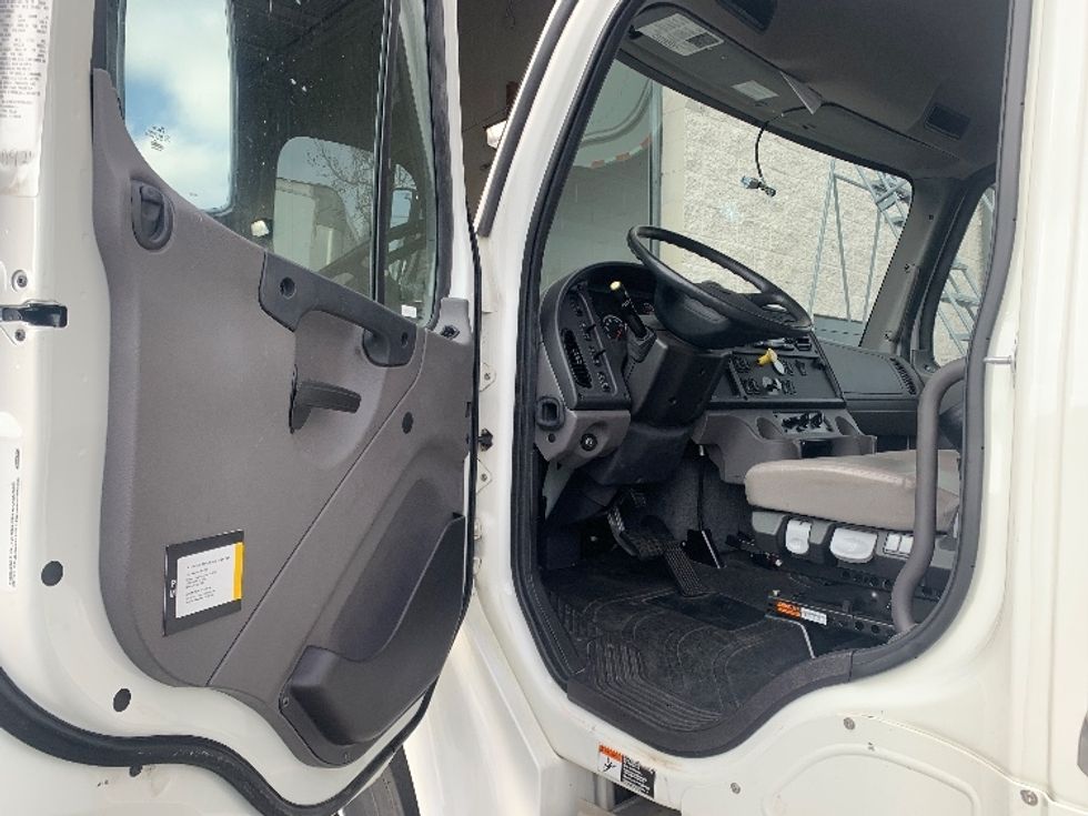 Medium Duty Box Truck-Light and Medium Duty Trucks-Freightliner-2022-M2-Concord-NC-3,541\n\t\tmiles-$ 83,000 - Image 16