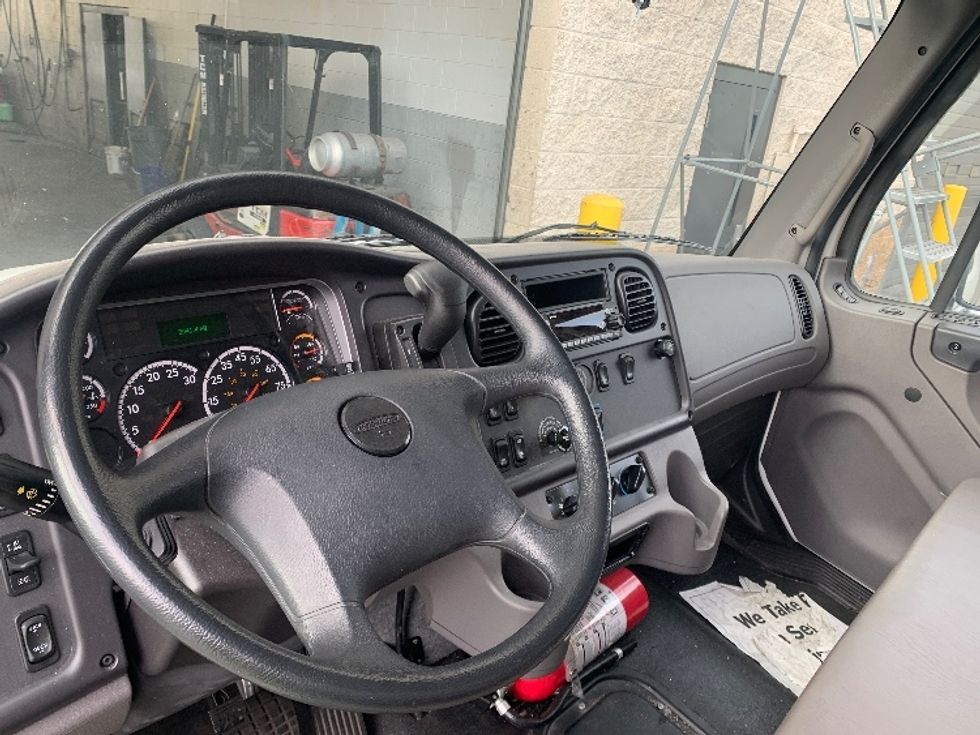 Medium Duty Box Truck-Light and Medium Duty Trucks-Freightliner-2022-M2-Concord-NC-3,541\n\t\tmiles-$ 83,000 - Image 17