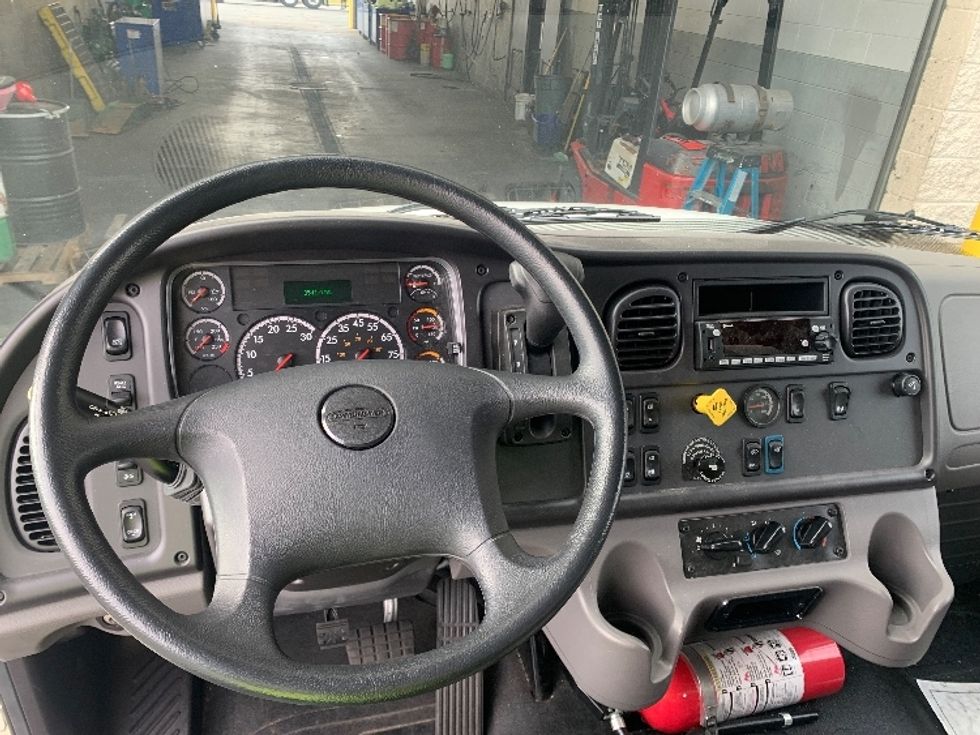 Medium Duty Box Truck-Light and Medium Duty Trucks-Freightliner-2022-M2-Concord-NC-3,541\n\t\tmiles-$ 83,000 - Image 18