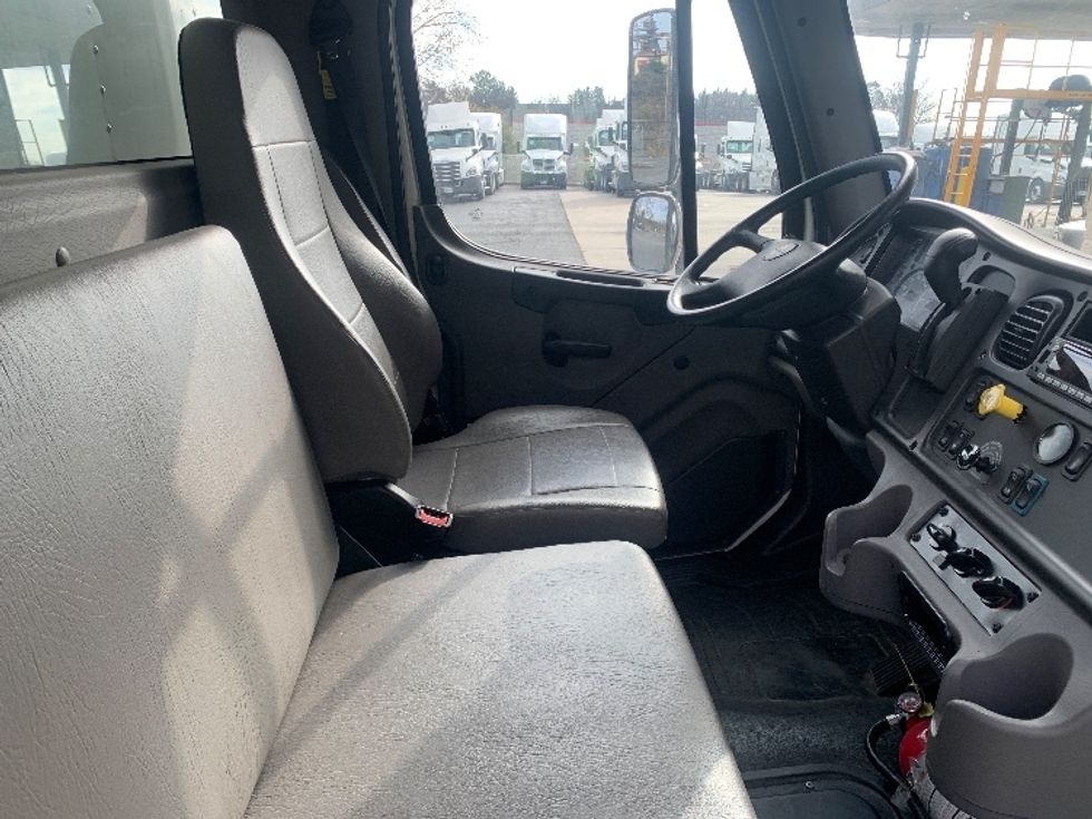 Medium Duty Box Truck-Light and Medium Duty Trucks-Freightliner-2022-M2-Concord-NC-3,541\n\t\tmiles-$ 83,000 - Image 22