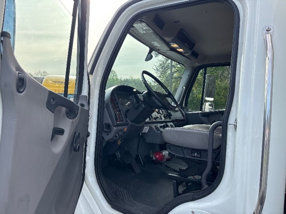 Medium Duty Box Truck-Light and Medium Duty Trucks-Freightliner-2022-M2-Concord-NC-95,637\n\t\tmiles-$ 78,000 - Image 16